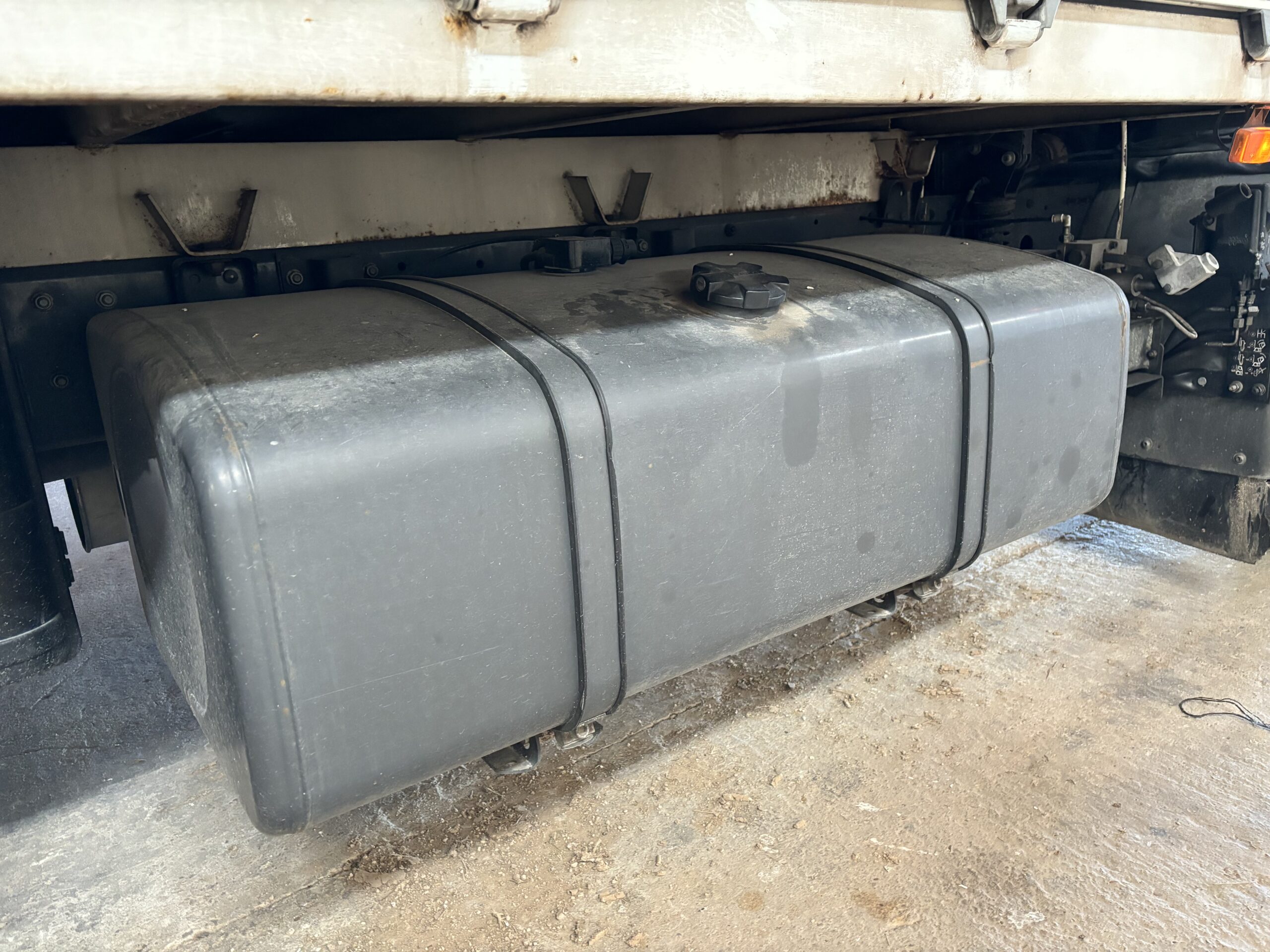 RENAULT MIDLUM 12.220 PLATAFORMA ELEVADORA 2003 - Imagen 20