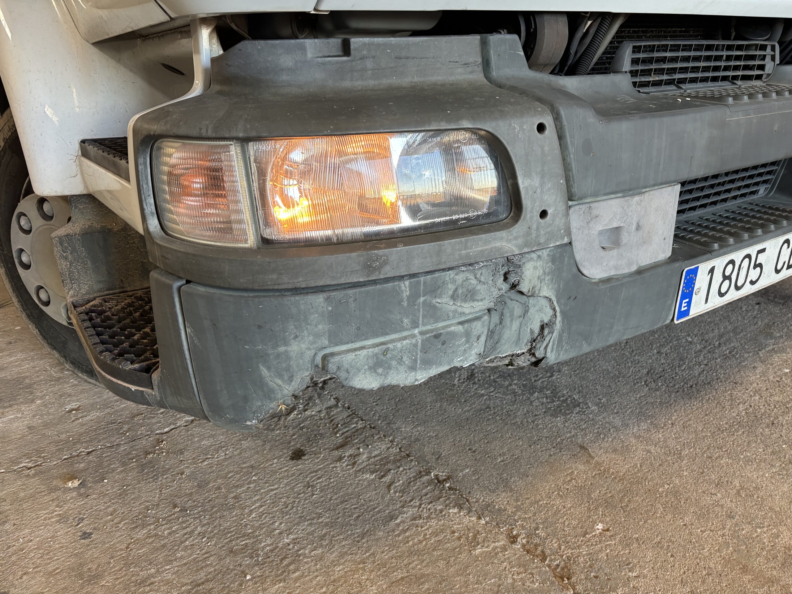 RENAULT MIDLUM 12.220 PLATAFORMA ELEVADORA 2003 - Imagen 24