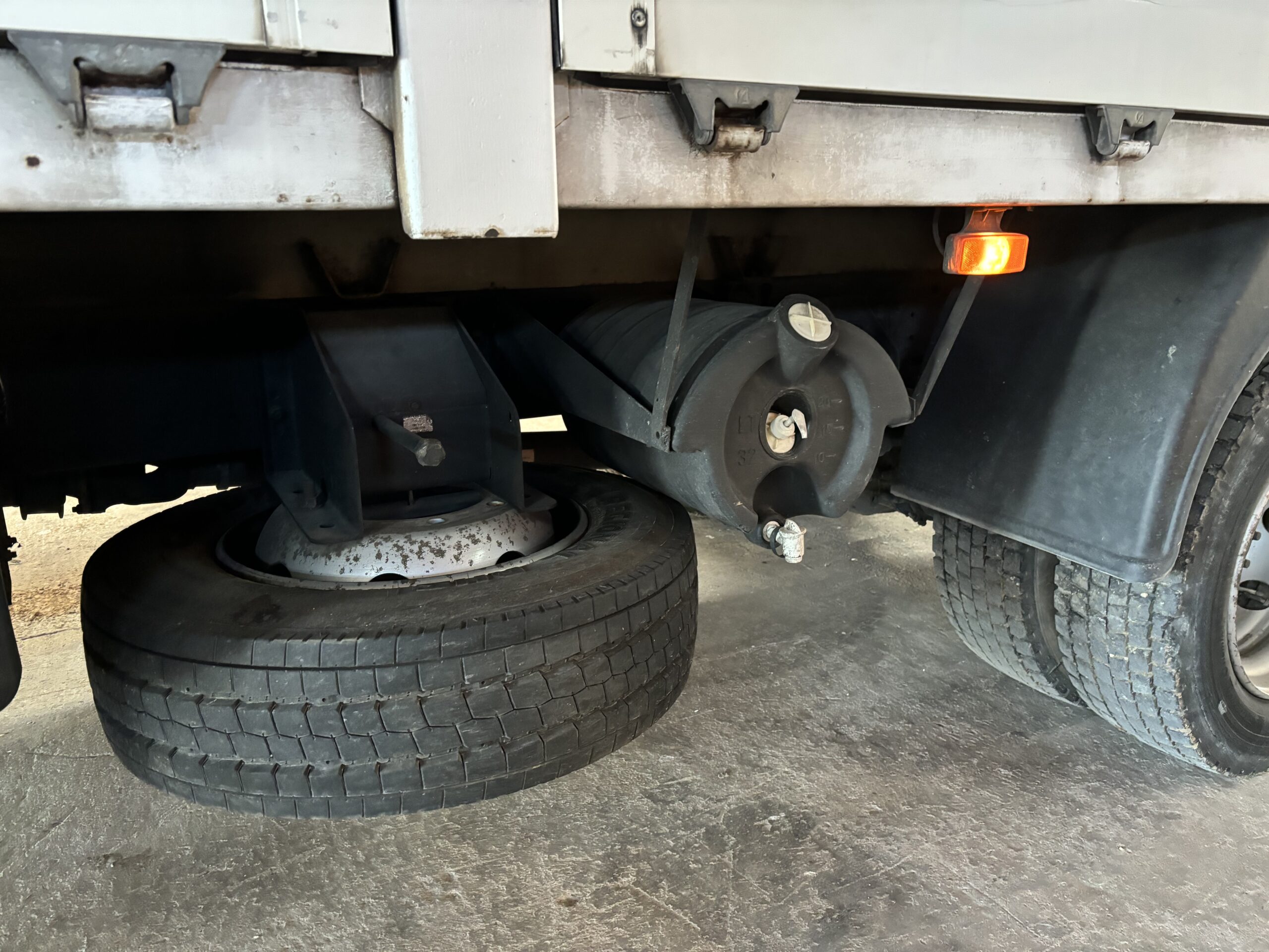 RENAULT MIDLUM 12.220 PLATAFORMA ELEVADORA 2003 - Imagen 16