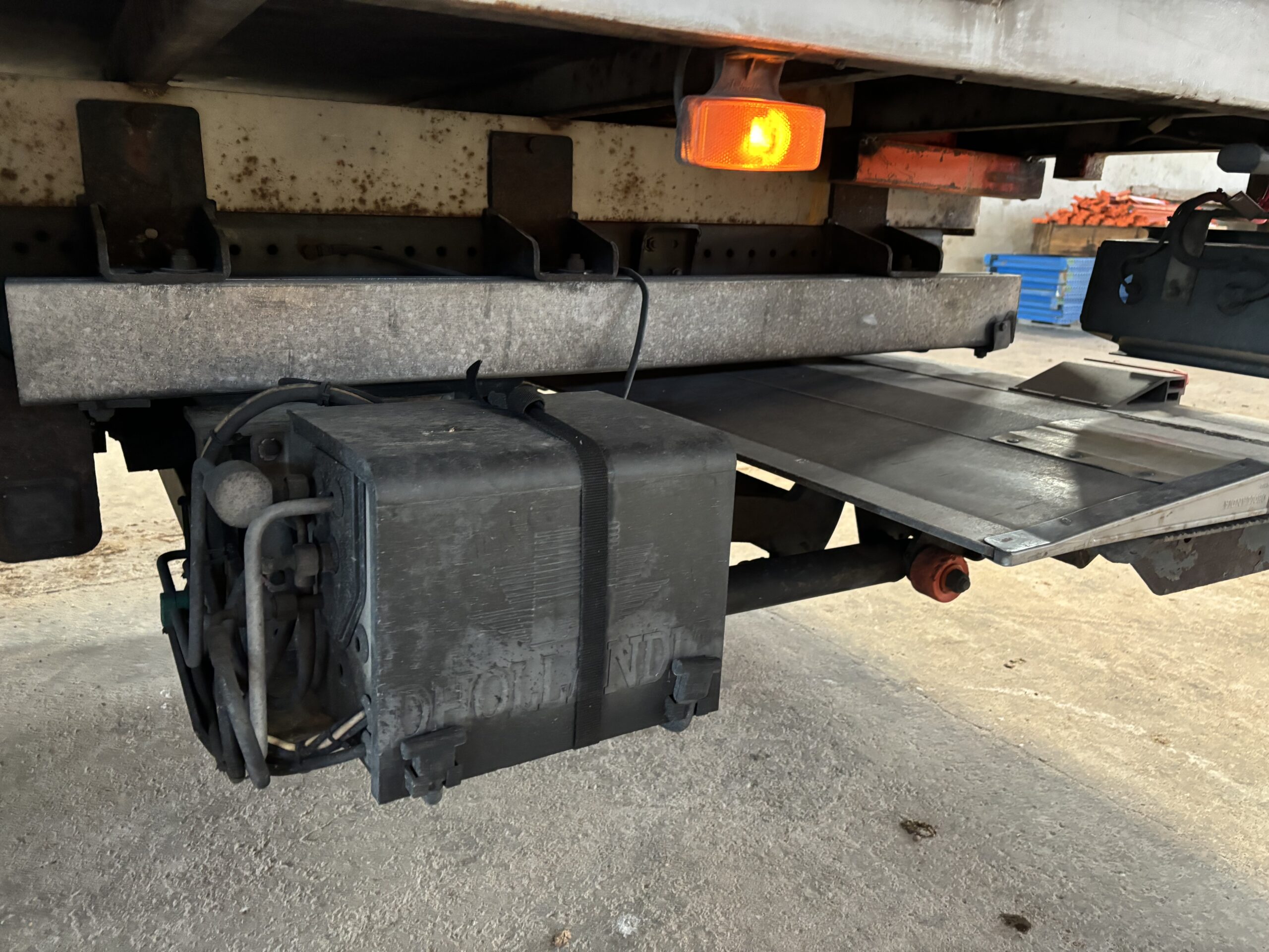 RENAULT MIDLUM 12.220 PLATAFORMA ELEVADORA 2003 - Imagen 14