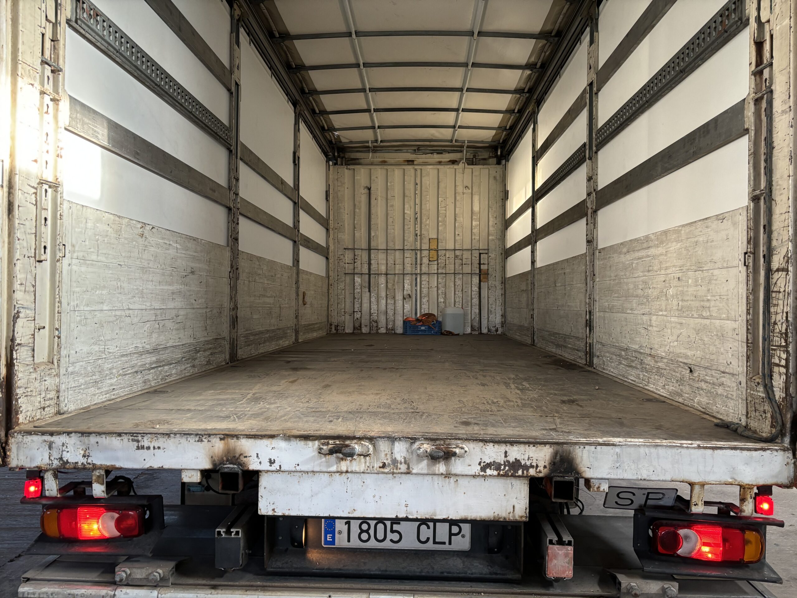 RENAULT MIDLUM 12.220 PLATAFORMA ELEVADORA 2003 - Imagen 5