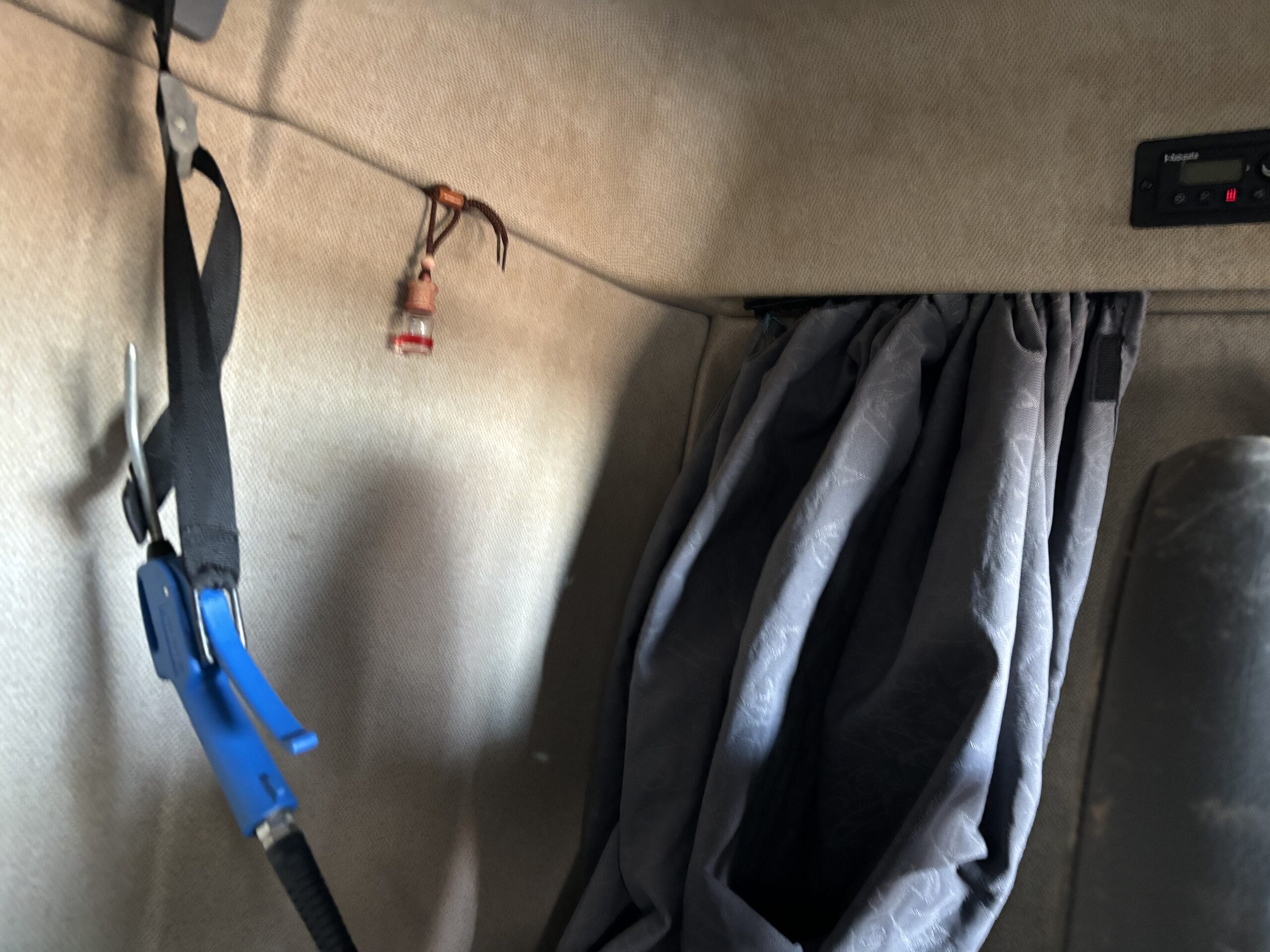 RENAULT MIDLUM 12.220 PLATAFORMA ELEVADORA 2003 - Imagen 12