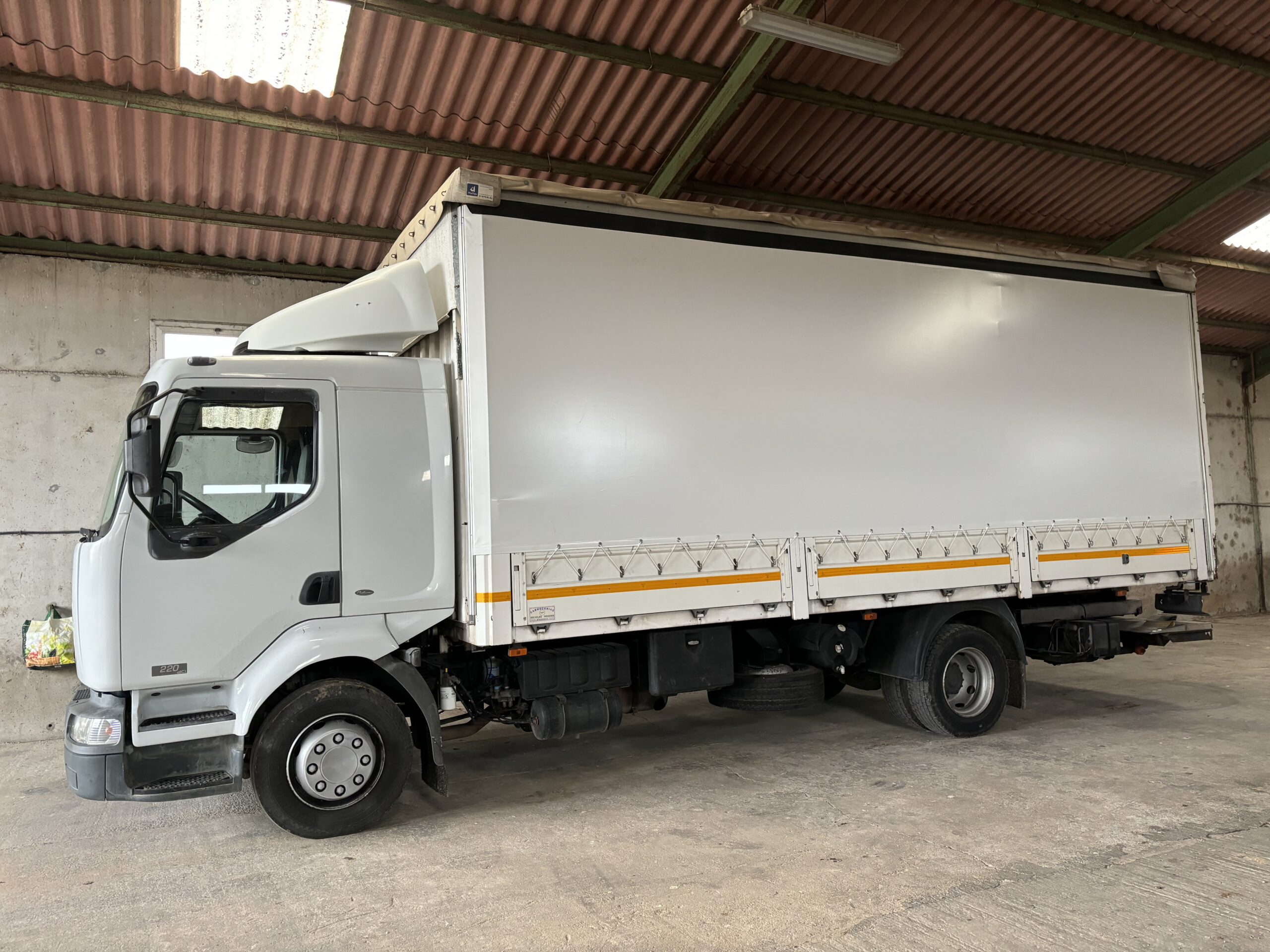 RENAULT MIDLUM 12.220 PLATAFORMA ELEVADORA 2003 - Imagen 3